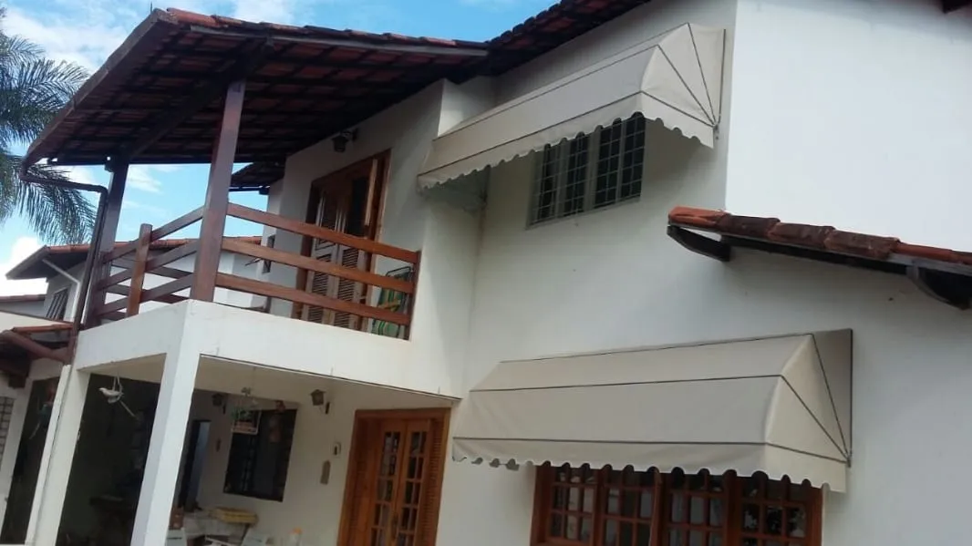 Fachada de um projeto residencial atendido pela Luar Toldos